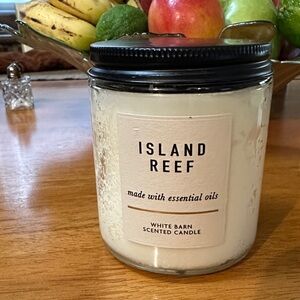 White Barn Island Reef Scented Candle — White with Black Lid
